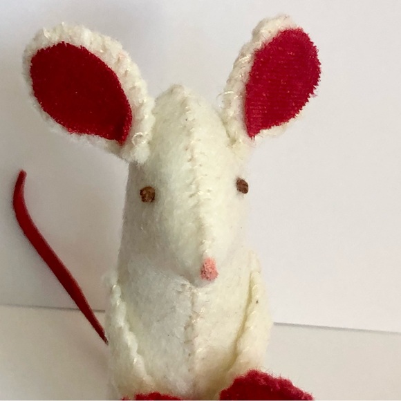 Sweetheart felt mouse art doll Valentine's Day gift handmade hand-sewn - Picture 6 of 10